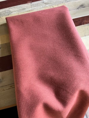Stof, Fineste Møbelstof fra Kvadrat i kraftig uld kvalitet  i varm Rosa farve, mål 300 x 150 cm 
Køb