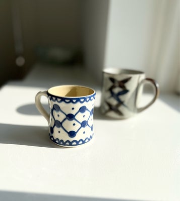 Keramik, Sommerhuskopper, keramikkopper, 2 skønne keramikkrus i flotte blå nuancer - super hyggelige