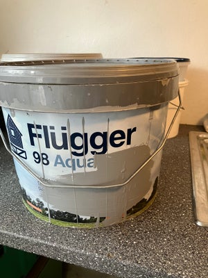 Træbeskyttelse, Flügger, 9 liter, Lysegrå, 9 liter lysegrå Flügger 98 Aqua træbeskyttelse.
Pris 200 