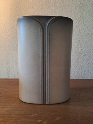 Keramik, West Germany 8158, Fantastisk flot og stor vase. 21 cm. 
Lysebrun/rosa. 
WG 8158. 
Ingen sk