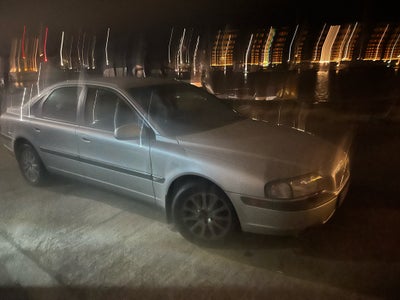 Volvo S80, 2,4 T 200 aut., Benzin, 2002, km 285000, 4-dørs, Volvo s80 sælges
Halter i tomgang 
Fast 