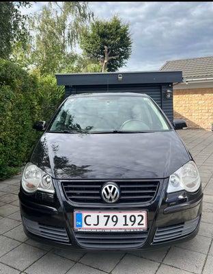 VW Polo, 1,4, Benzin, 2006, km 238000, sort, træk, klimaanlæg, aircondition, airbag, alarm, 5-dørs, 