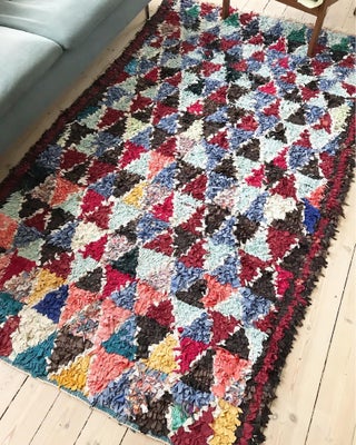 Løse tæpper, Helt fantastisk boucherouite tæppe fra Marokko. I smukt symmetrisk mønster. Mål: 133 cm