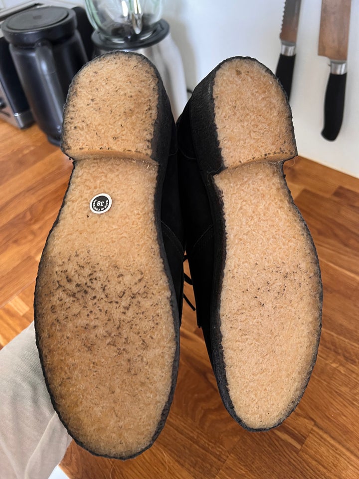Loafers, str. 38, Angulus