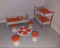 Dukkehus-møbler, Lundbys ikoniske orange sengetøj