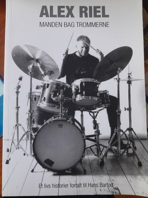 Alex Riel – manden bag trommerne, Hans Barfod, Forfattere: Alex Riel og Hans Barfod.
Forlaget Saxart