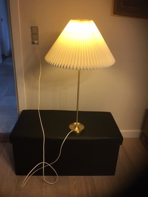 Le Klint, 307/8, bordlampe, To lamper - en høj og en alm, højde. Den høje er med Le Klint skærm, med