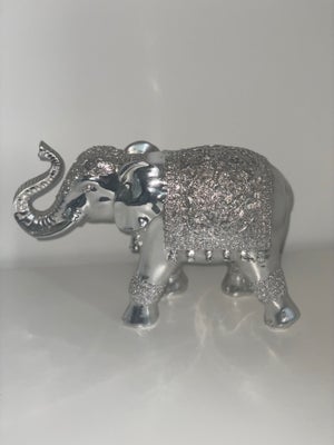 Elefant, Elefant. “Sølv”. Let ukendt materiale. Ca 18x28 cm.