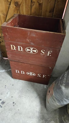 Andre samleobjekter, 2 gamle kasser fra "De danske spritfabrikker".

Sælges for 100 kr. pr. stk.