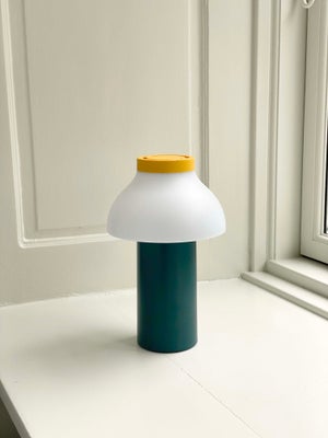 Lampe, HAY, Batteri bordlampe.

PC Portable lamp. Ledningsfri batteri-lampe med LED i farven "Ocean 