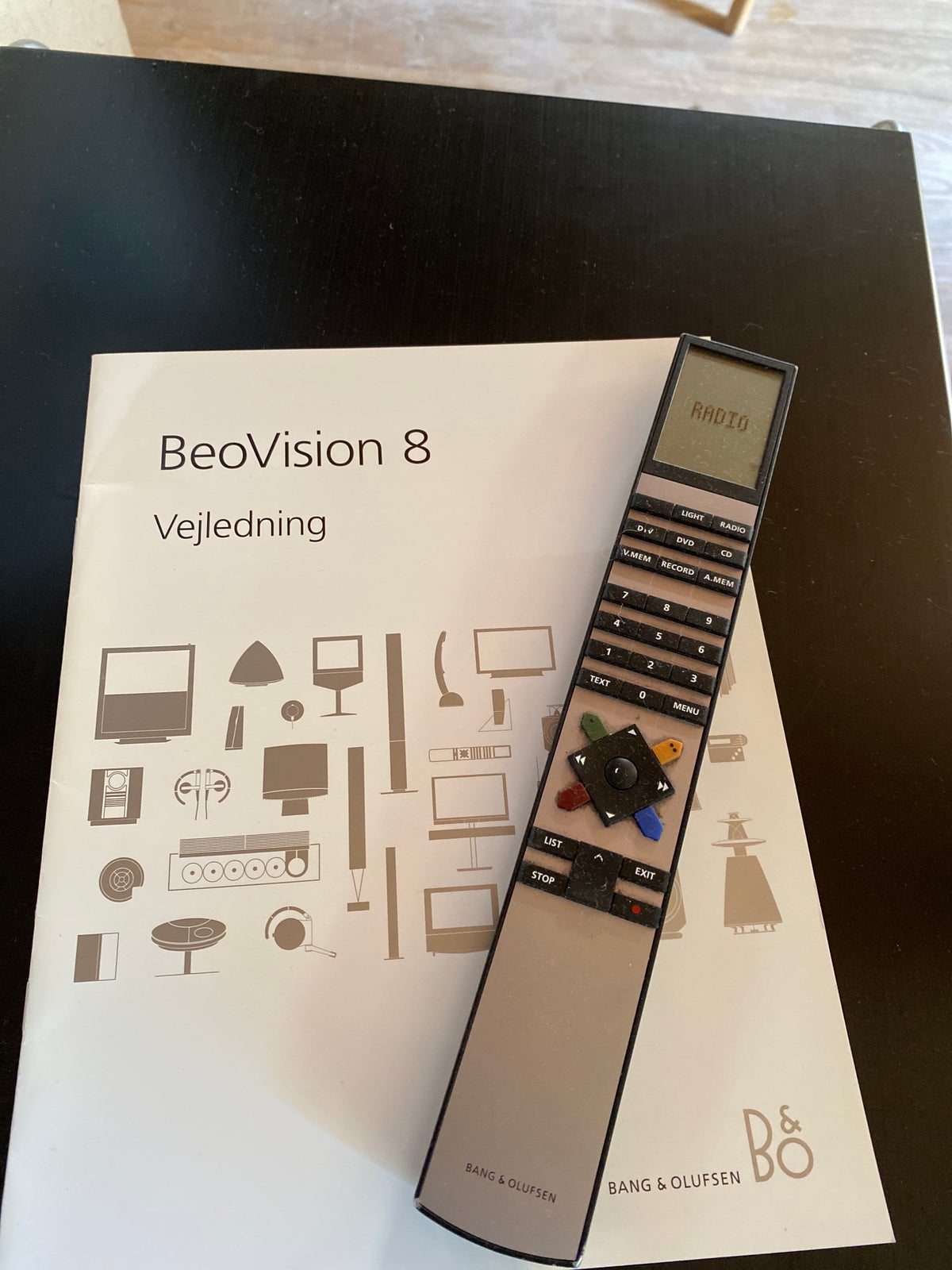 LCD, Bang & Olufsen, BeoVision 8 - 32