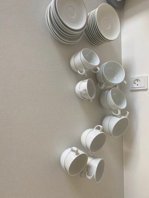Porcelæn, Hvidpot, Hvidpot, Royal Copenhagen, Kaffekopper med underkop fra Hvidpot

Hvidpot er en kl