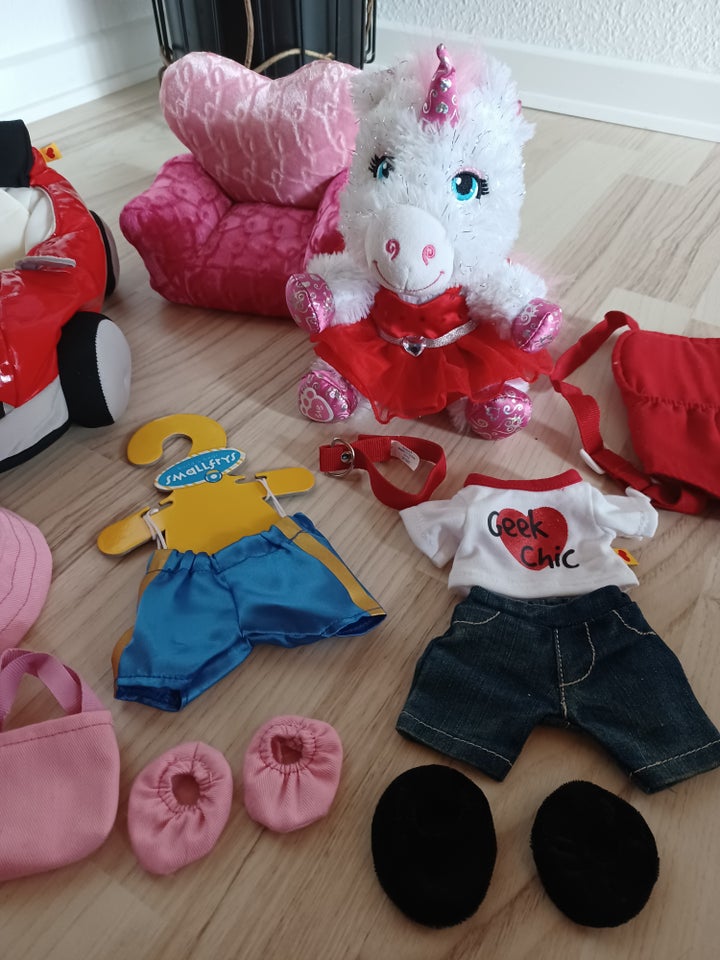 Lille enhjørning plus tøj og tilbehør, Build a bear