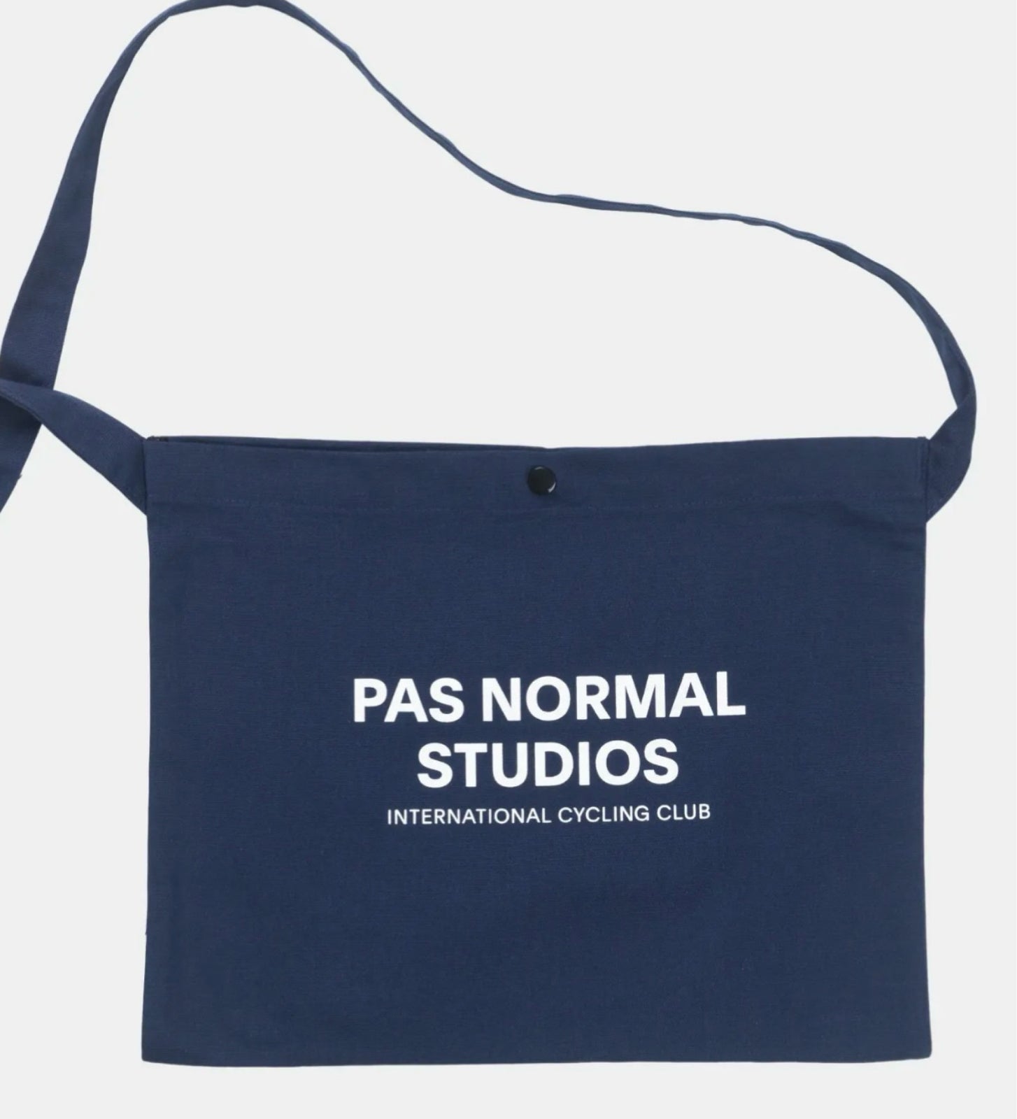 Andet, Pas Normal Studio, str. OS