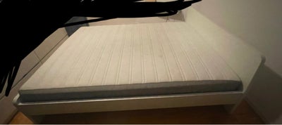 Sengeramme, b: 140 l: 200 h: 76, Hej sælger min seng den er to år gammel sengen fejler ikke noget de