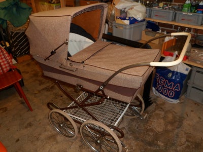 Barnevogn, Odder, Retro Odder barnevogn i rimelig stand, fra 1980 sælges med lift, Babydyne og pude