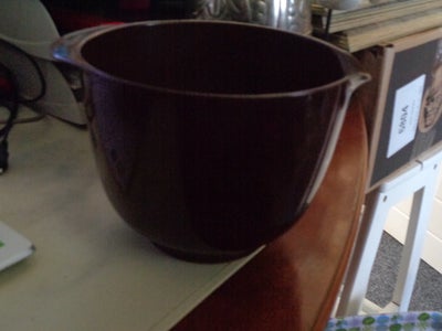 Røre skål , Rosti, Retro Magrethe skål 1,5 l i mørke brun 
Margrethe-skålen er designet for Rosti af