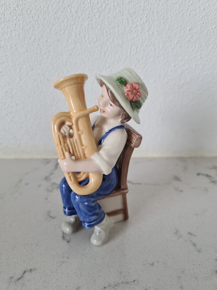 Marie spiller tuba, Bing & Grøndahl