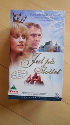 Familiefilm, Jul på Slottet, Børnefilm. Julekalender. 3 VHS bånd - afsnit 1-24.
Pris kr. 50,- . (H)(