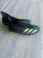 Fodboldstøvler, Adidas