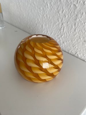 Lampeskærm, Måske Murano, Fin lille glas swirl lampeskærm. Kan også bruges som fyrfadsstage, hvis ma