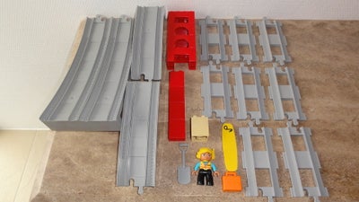 Lego Duplo, C13 ... Bro sæt 10872. KOMPLET, Som indeholder:
4 brofag
8 lige skinner
klodser, figurer