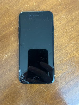 iPhone 7, 32 GB, sort, Rimelig, Skærm er gået i stykker…. Ellers meget fin telefon.