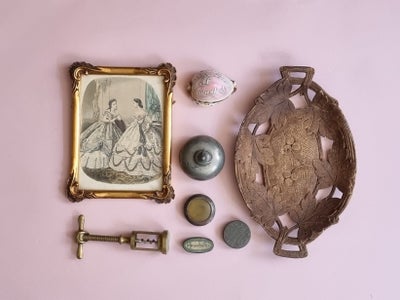 Billedramme, musling, proptrækker og æsker, Vintage - retro, Guldramme med lille hak.
Måler 23 cm x 