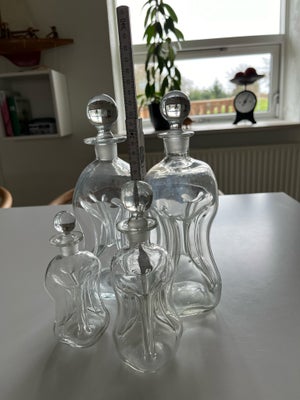 Flasker, Gamle klukflasker, 4 smukke klukflasker i forskellige størrelser. Samlet pris 500 kr.