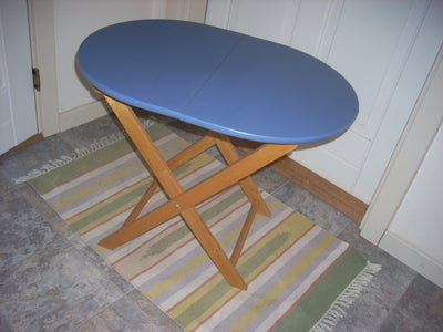 Klapbord, Retro, bøgetræ, Smart og enkelt sofabord
lille klapbord i bøgetræ
med malet bord plade
vel