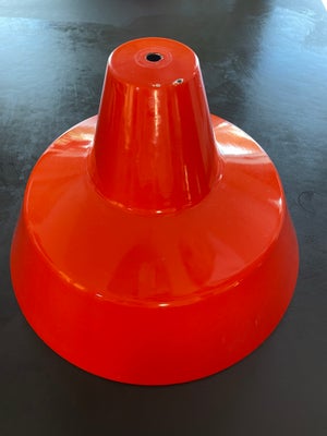 Louis Poulsen, Værksteds lampe, Retro orange værkstedspendel fra Louis Poulsen
Flot orange rød emalj