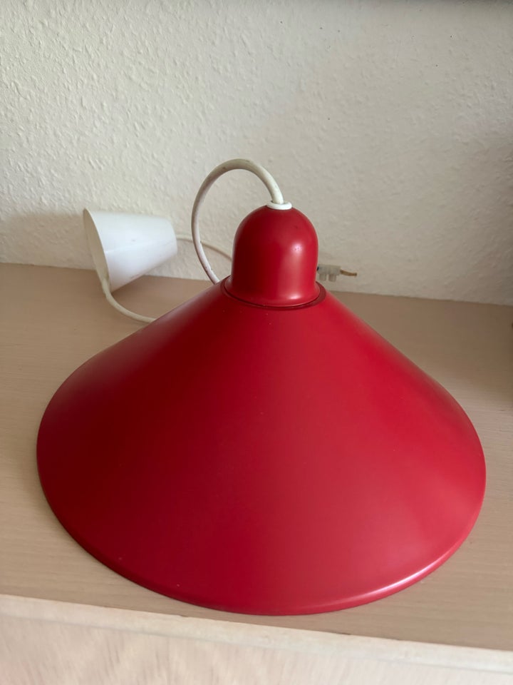 Anden loftslampe, Es Horn