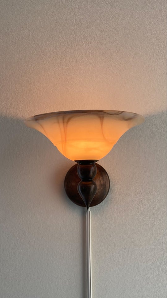 Væglampe, Darø