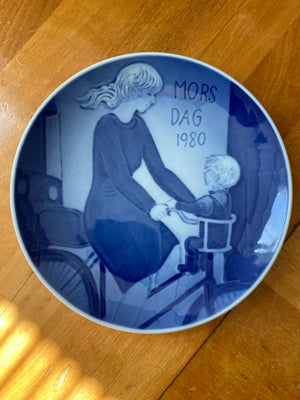 Porcelæn, Platte, Royal Copenhagen, Royal Copenhagen mors dags platte 1980 med motiv af mor og barn 