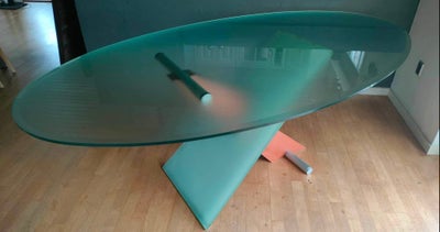Spisebord, Glas, stål og træ, b: 105 l: 200, Italiensk spisebord fra Aisen møbler.

Glas, stål og ki