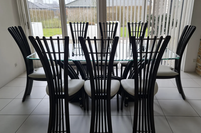 Luksus spisebord i glas og 8 stole i læder