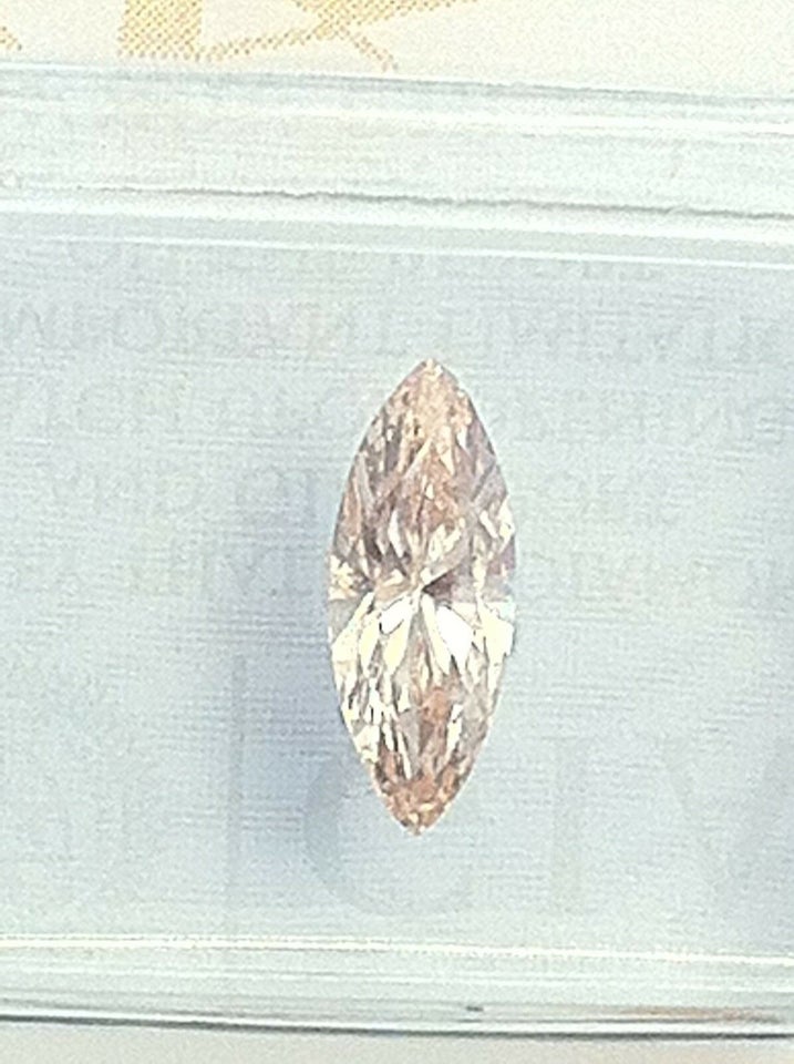 Andet smykke, diamant, Fancy Pink brown diamant 0.5