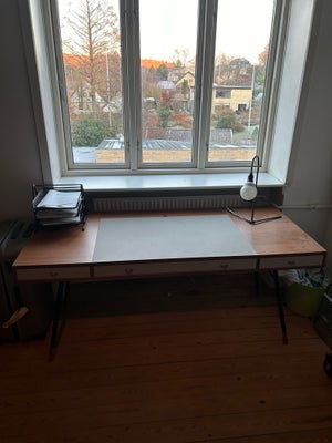 Skrivebord, Boconcept, b: 170 d: 75 h: 76, Skrivebord, Boconcept, Næsten nyt skrivebord fra Boconcep