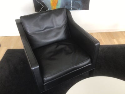 Børge Mogensen, 2321, Lænestol, I sort Passion læder, ny polstret i 2011
Super fin stol til en god p