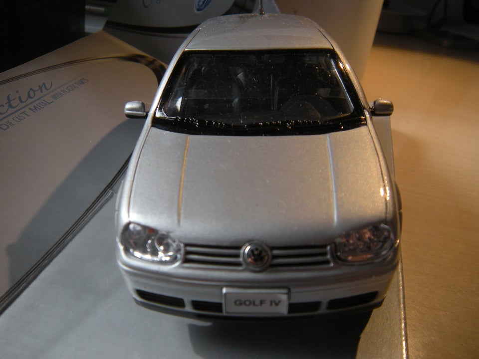 Modelbil, WELLY Golf IV, skala 1.24