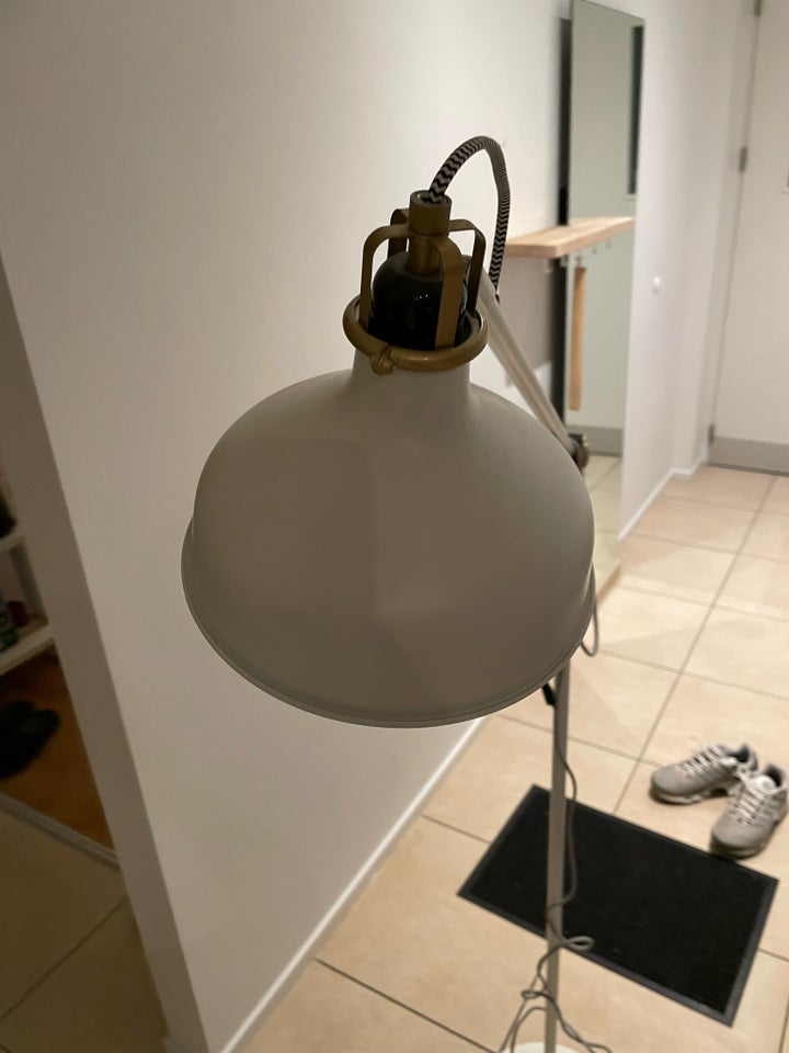 Gulvlampe, ikea