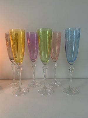Glas, Champagneglas, Bøhmisk, Meget flotte glas. Det ene har et afslag på goden - se billeder.