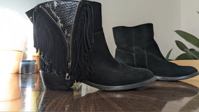 Støvletter, str. 36, Zadig Voltaire ,  Sort ,  God men brugt, Zadig Voltaire ankle Suède cowboy boot