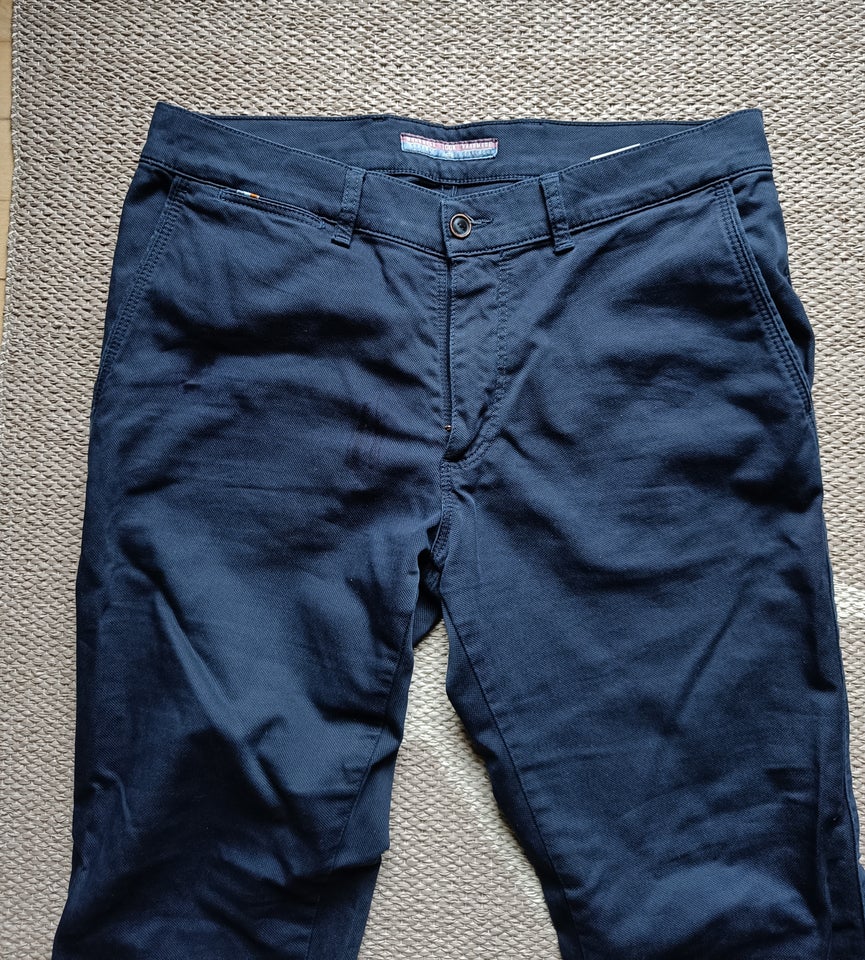 Chinos, Young William, str. 42