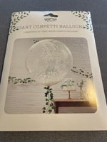 Gigantiske hvide balloner med konfetti