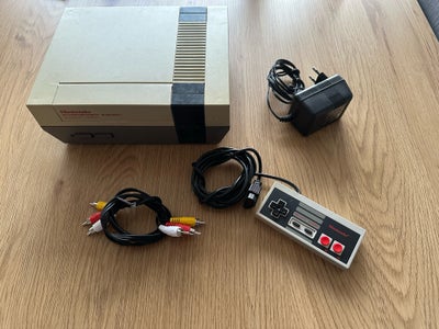 Nintendo NES, Testet og virker som det skal. Se billeder for stand. Kan sendes på købers regning med