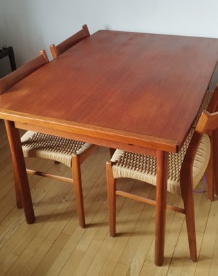 Spisebord, Teak, VAMO Sønderborg, b: 90 l: 125, Sælges

Teak spisebord med hollandsk udtræk fra VAMO