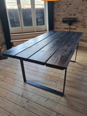 Spisebord, Træ og metal, b: 90 l: 180, Plankebord med metalben
- Planker kan skrues af ben ved afhen