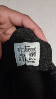 Sneakers, Nike, str. 40,5,  Næsten som ny, Sælger min Nike Shox R4 OG sko som ses på billederne her.