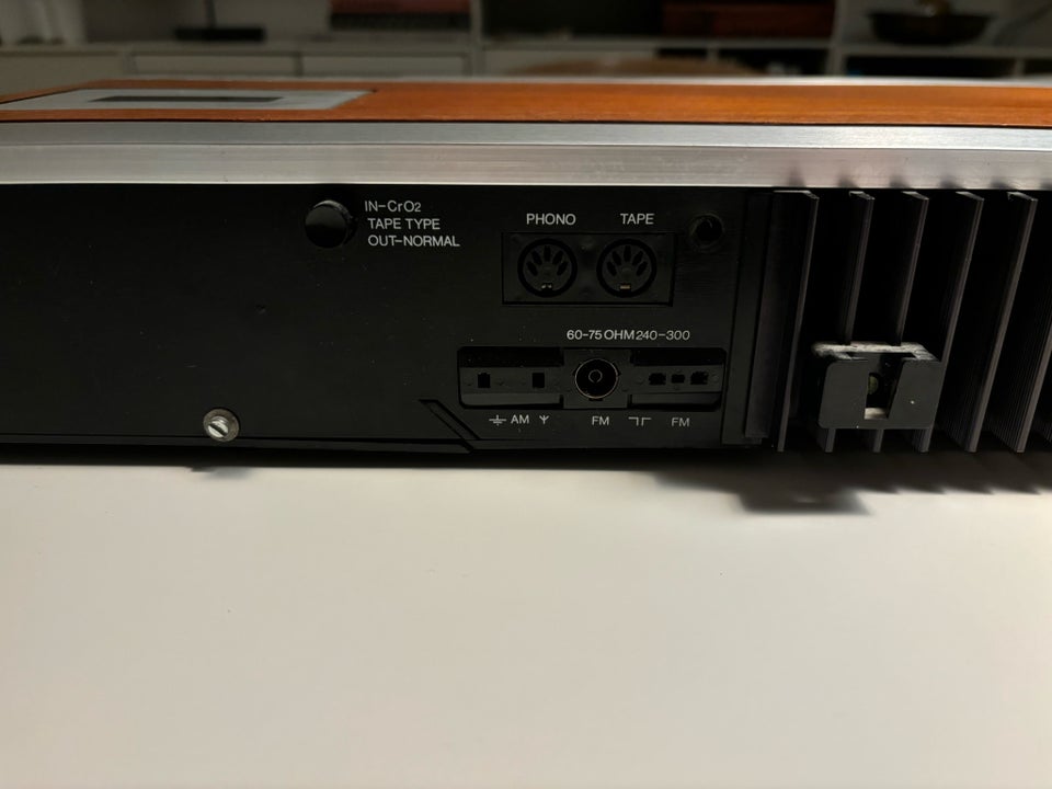 AM/FM radio, Bang & Olufsen, Beocenter 1500